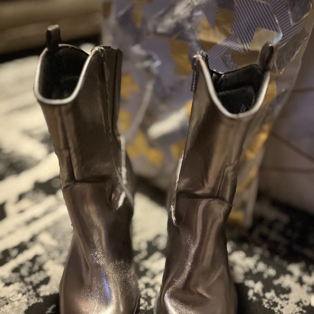 Metallic MId Calf Cowboy Style Boots
